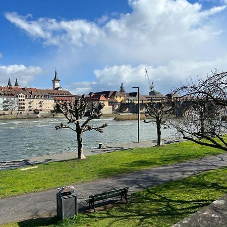 Stilvolle Wohnung An Der Alten Mainbruecke Würzburg Esterno foto